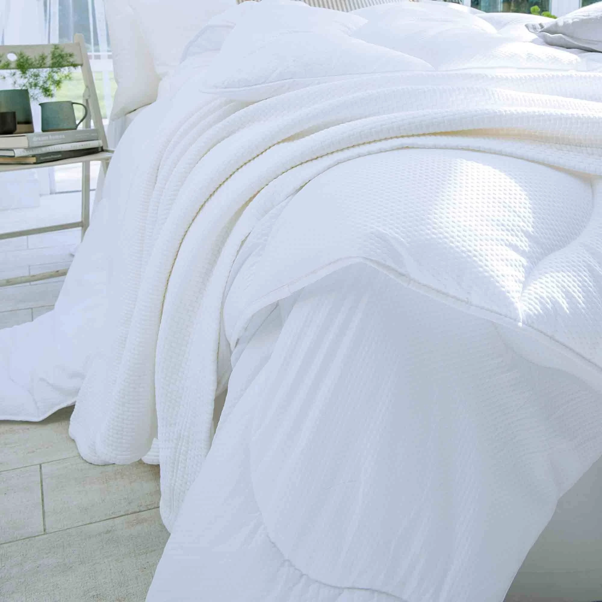 The Fine Bedding Company Breathe Duvet 13.5 Tog 5 The Fine Bedding Company Breathe Duvet 13.5 Tog - Image 4